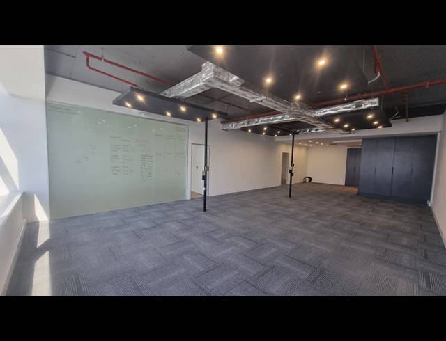 148M² OFFICE TO LET IN SEA POINT